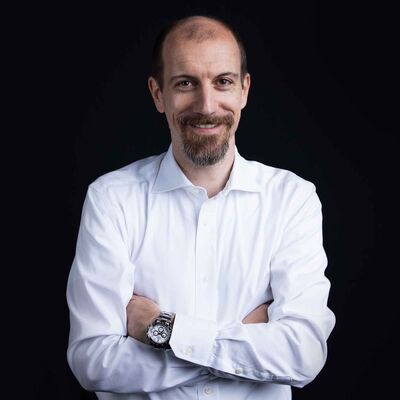 Dr. Niklas Lang, Chief Executive Officer Niklas Lang, Chief Executive Officer